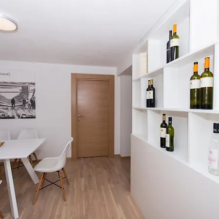Vedran Apartamento Okrug Gornji